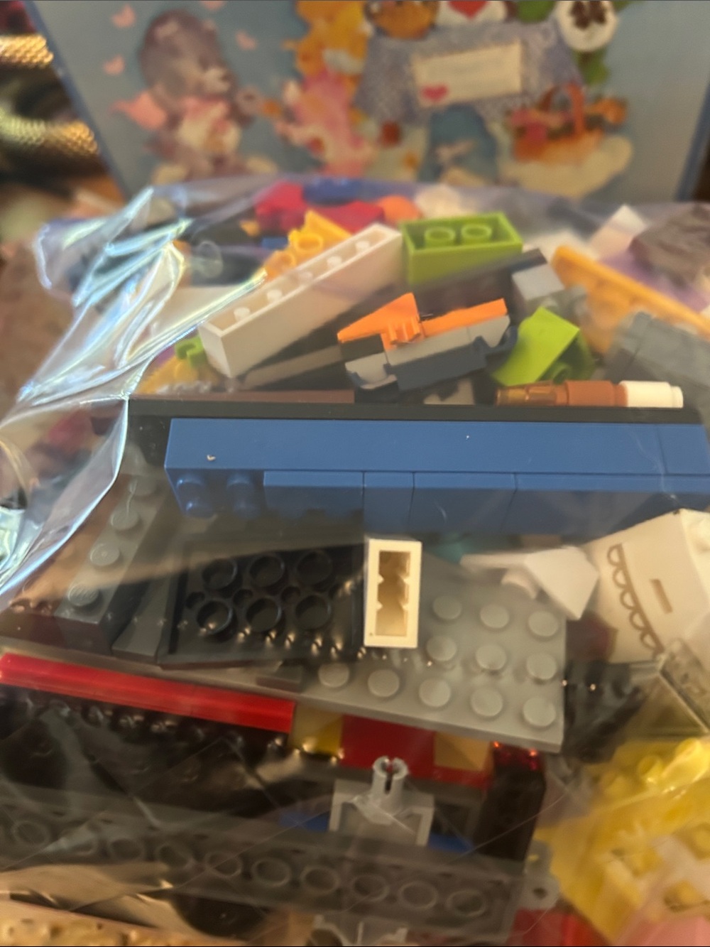 2lbs. Lego misc. pieces with two mini figures, Lot E - Picture 3 of 5
